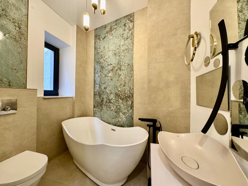 Armeneasca Apartament spatios si modern in imobil reconsolidat