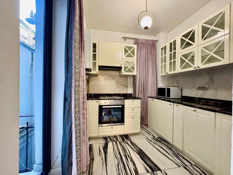 Armeneasca Apartament spatios si modern in imobil reconsolidat